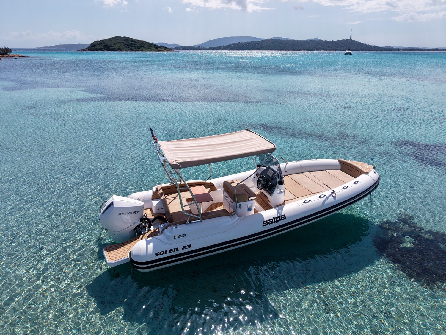 Naviguez au cœur des merveilles corses à bord du Salpa Soleil 23.