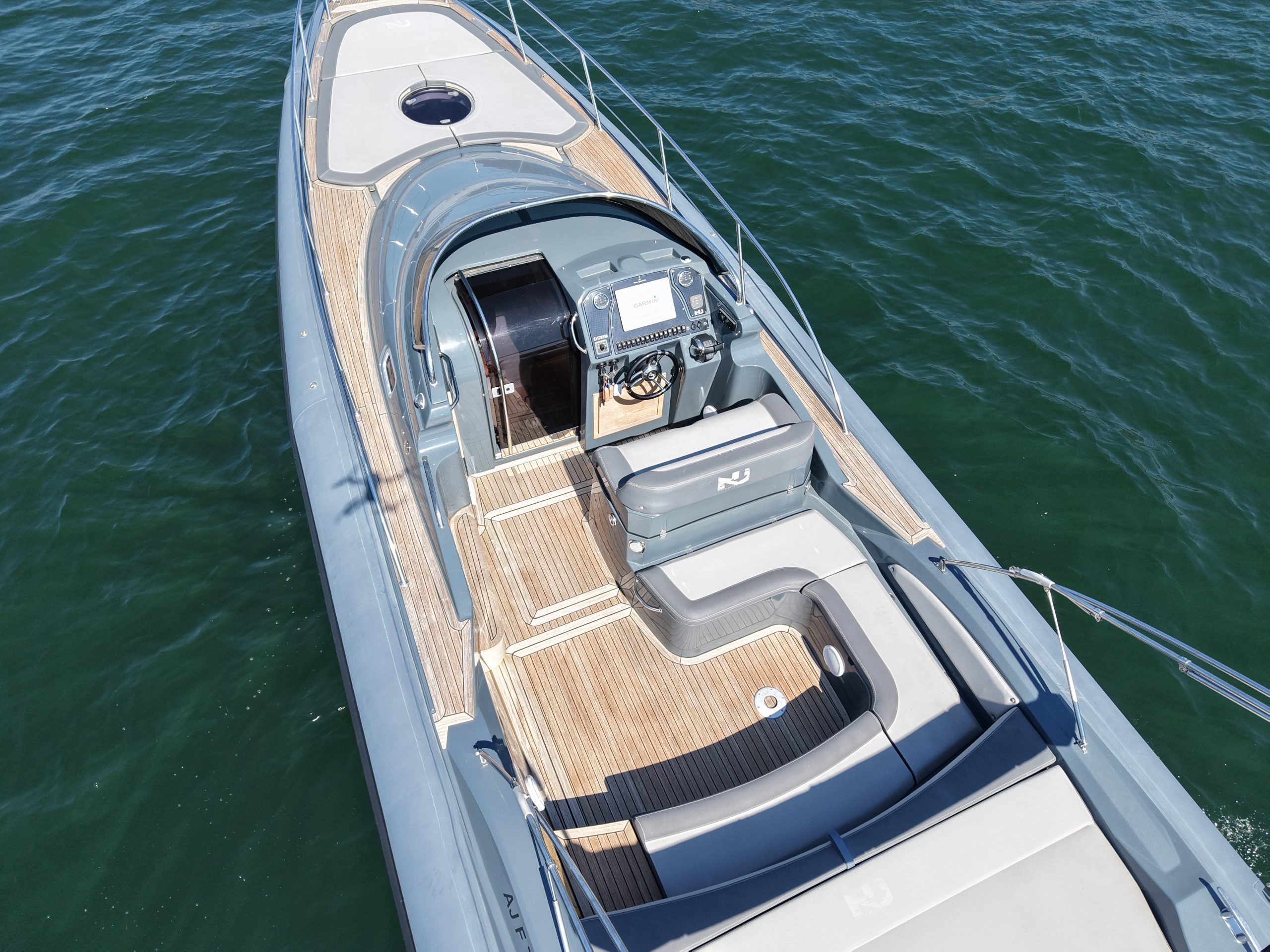 Location bateau Nuova Jolly Prince Sport Cabine au départ du port de Porto-Vecchio.