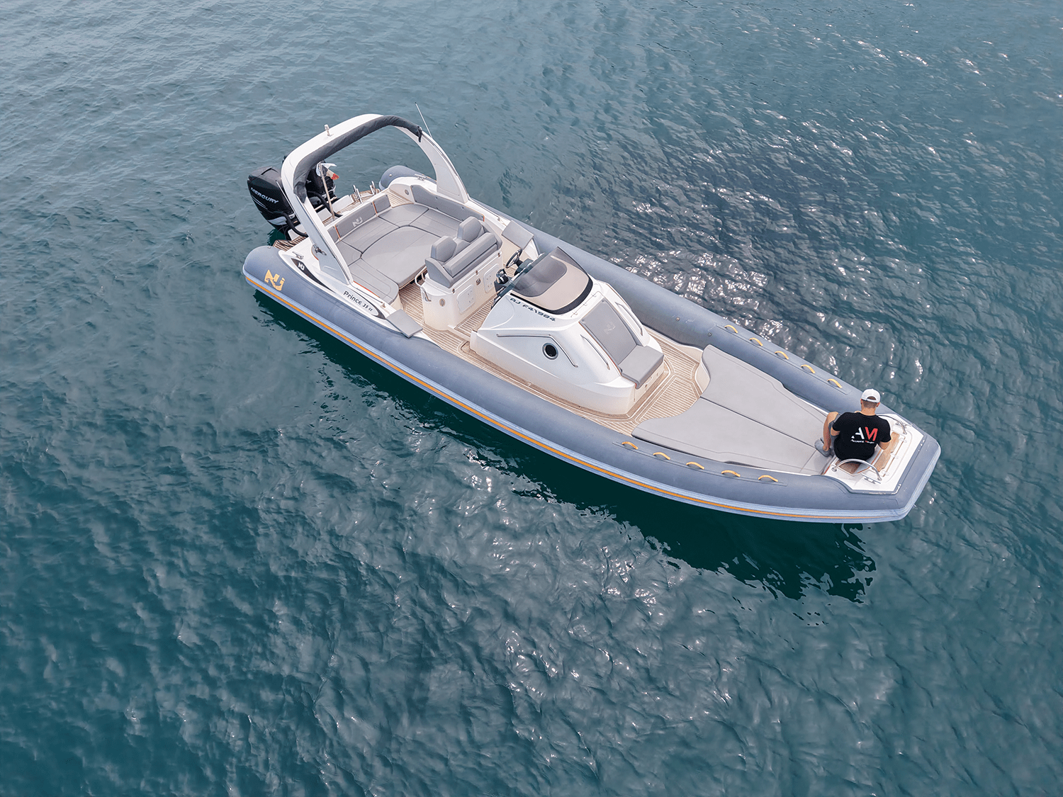 console de pilotage Nuova Jolly Prince 35 CC bateau Corse du Sud