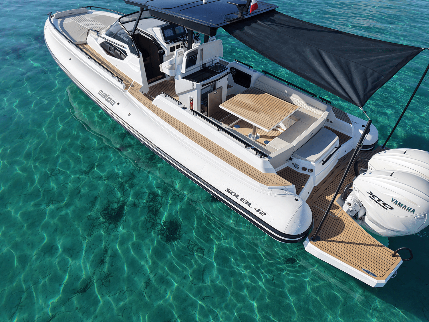 Cabine avant avec lit double sur Salpa Soleil 42