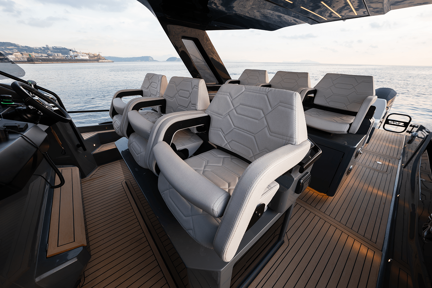 Salpa Soleil 52 en location à Porto-Vecchio en Corse du Sud naviguant sur une mer turquoise