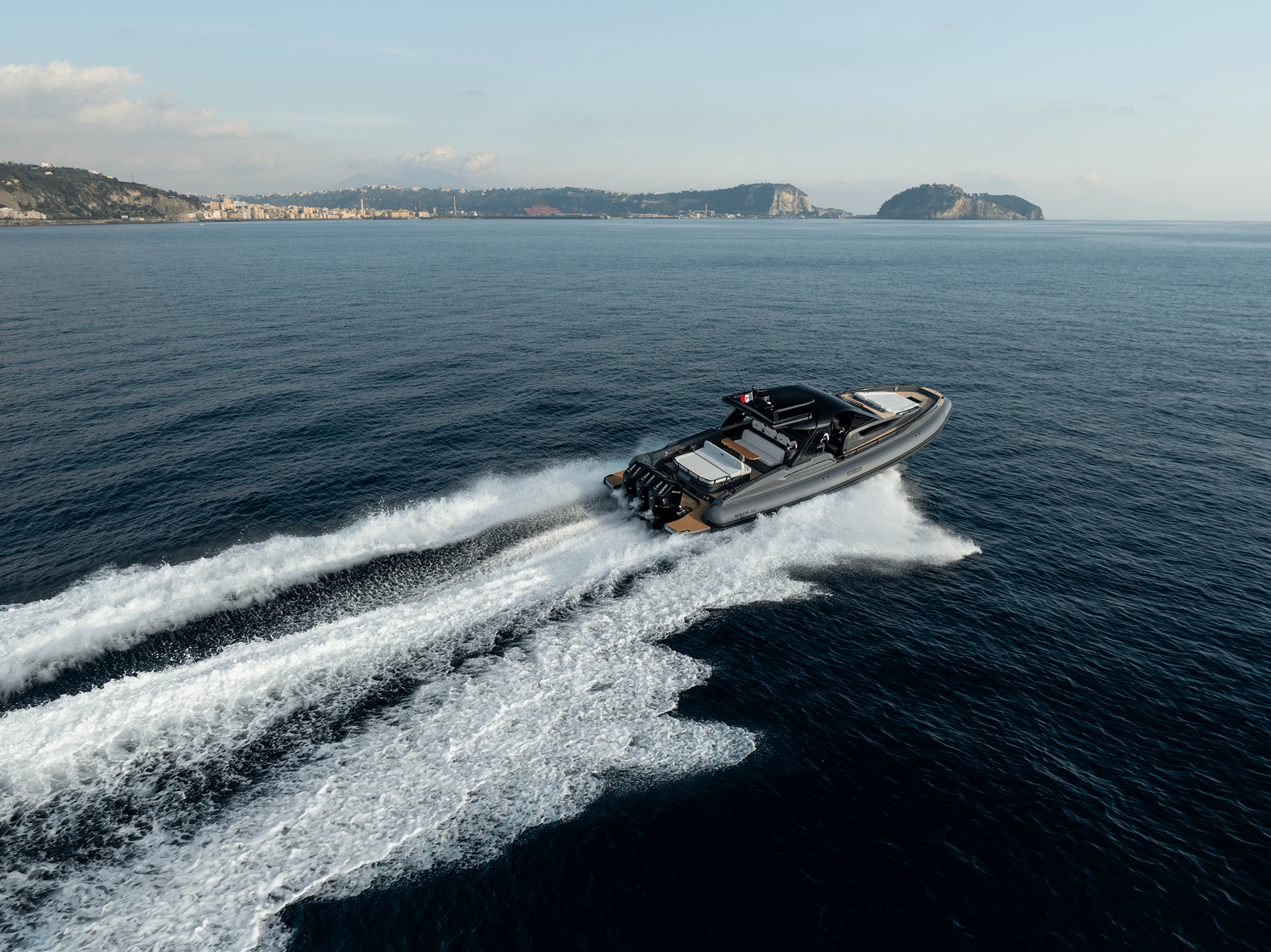 Plateforme arrière du Salpa Soleil 52 avec accès baignade en location bateau Porto-Vecchio